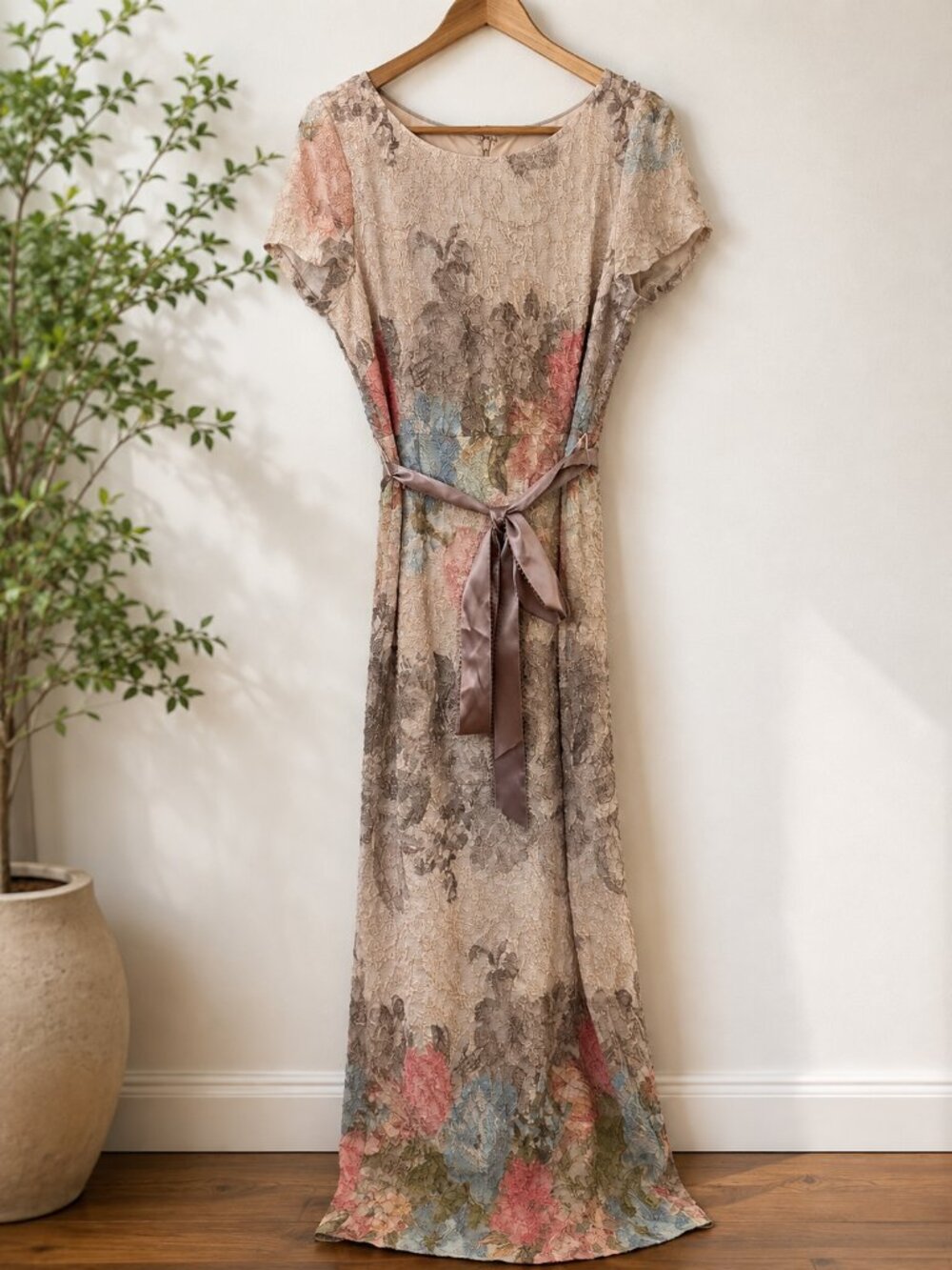 BHLDN by Anthropologie Adrianna Papell Melinda Floral Matelassé Column Gown – Si